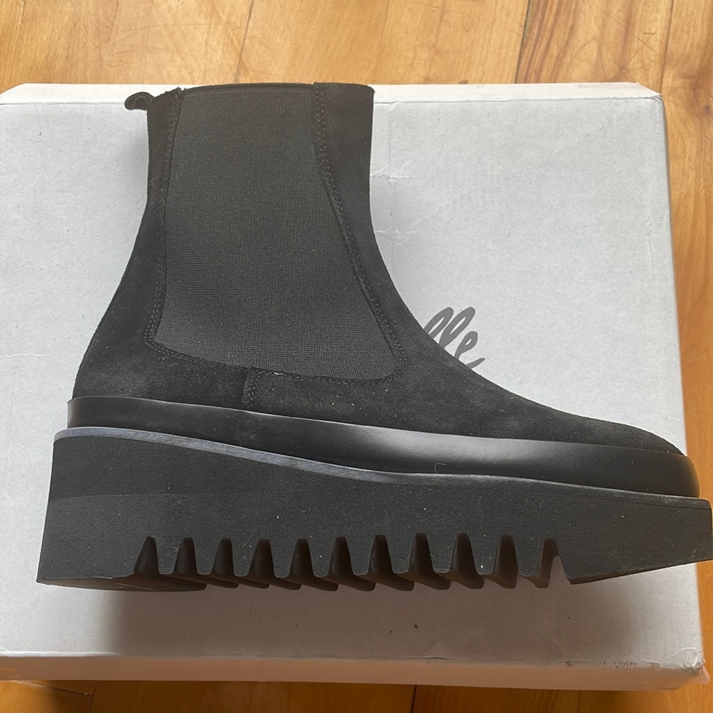 Intervalle wedge black suede boots